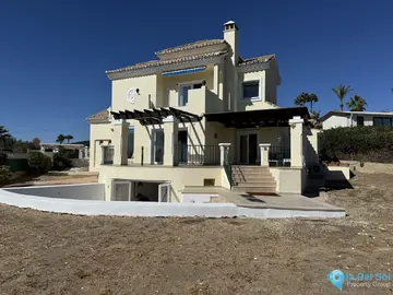 5 bedroom House for Sale in Estepona