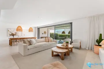 4 bedroom Apartment for Sale in Marbella-54098