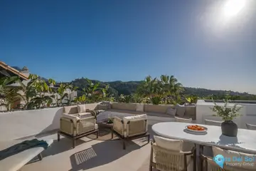 4 bedroom Apartment for Sale in La Quinta-54585