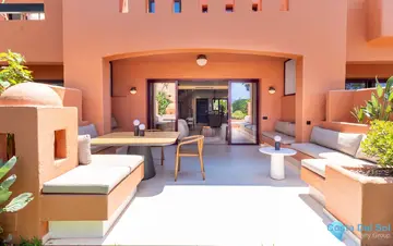 4 bedroom House for Sale in The Golden Mile-54807