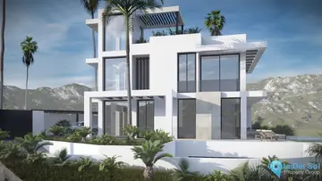 5 bedroom House for Sale in Estepona