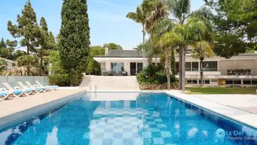 7 bedroom House for Sale in Marbella-55031