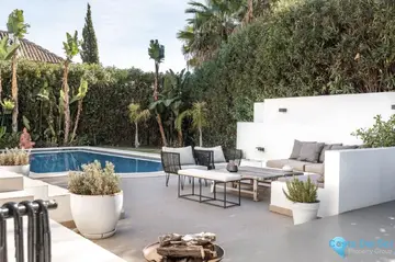 4 bedroom House for Sale in Nueva Andalucía-55150