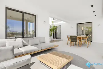 5 bedroom House for Sale in Estepona-55219