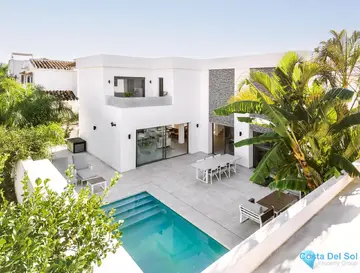 5 bedroom House for Sale in The Golden Mile-55309