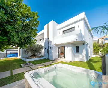 5 bedroom House for Sale in The Golden Mile-55314