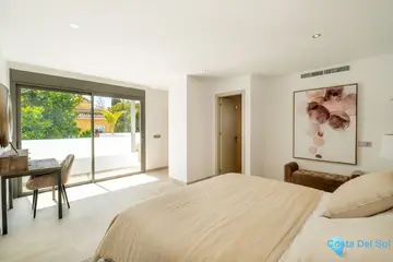 5 bedroom House for Sale in The Golden Mile-55318