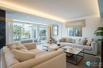 5 bedroom House for Sale in Marbella-55361