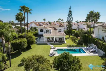 6 bedroom House for Sale in Estepona-55601
