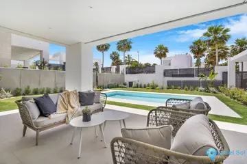 6 bedroom House for Sale in Río Real-55742