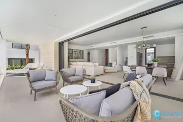 6 bedroom House for Sale in Río Real-55743