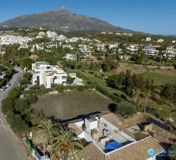 1600m2 Plot for Sale in Nueva Andalucía-55829