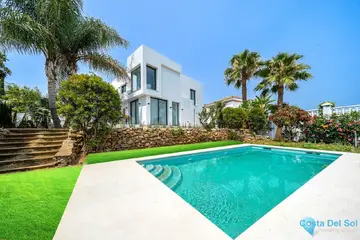 5 bedroom House for Sale in Nueva Andalucía