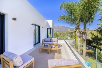 5 bedroom House for Sale in Nueva Andalucía-56039