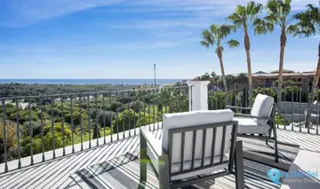 5 bedroom House for Sale in Los Flamingos-56109