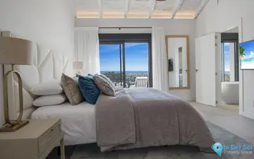 5 bedroom House for Sale in Los Flamingos-56104