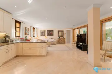5 bedroom House for Sale in Marbella-56110
