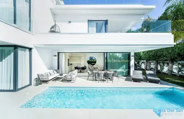 4 bedroom House for Sale in The Golden Mile-56130