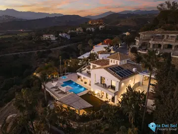 4 bedroom House for Sale in El Rosario-56149