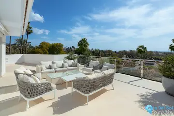5 bedroom House for Sale in Nueva Andalucía
