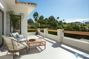 5 bedroom House for Sale in Nueva Andalucía-56320
