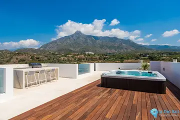 5 bedroom House for Sale in The Golden Mile-56438