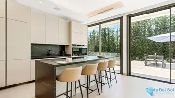 4 bedroom House for Sale in Nueva Andalucía-56791