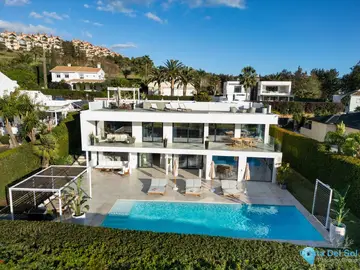 6 bedroom House for Sale in Nueva Andalucía