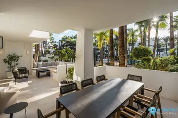 3 bedroom Apartment for Sale in The Golden Mile-56911