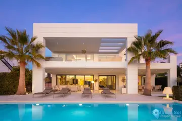 7 bedroom House for Sale in Nueva Andalucía-56981
