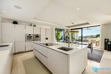 7 bedroom House for Sale in Nueva Andalucía-56984