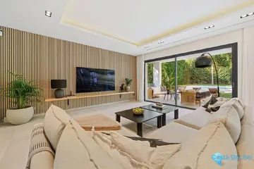 5 bedroom House for Sale in Marbella-57009