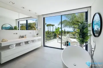 4 bedroom House for Sale in Marbella-57071