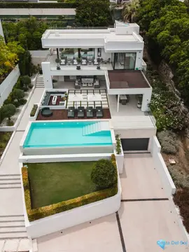 5 bedroom House for Sale in Nueva Andalucía