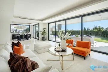 5 bedroom House for Sale in The Golden Mile-57160
