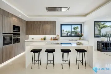 5 bedroom House for Sale in The Golden Mile-57178