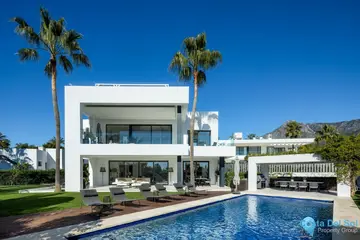 5 bedroom House for Sale in The Golden Mile-57163