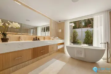 5 bedroom House for Sale in Nueva Andalucía-57220