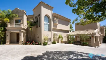 8 bedroom House for Sale in Nueva Andalucía-57386