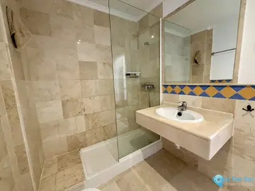 3 bedroom Apartment for Sale in Nueva Andalucía-84024