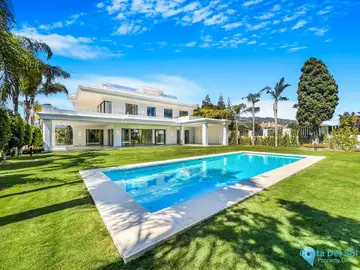6 bedroom House for Sale in The Golden Mile
