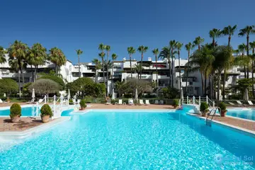 4 bedroom Apartment for Sale in The Golden Mile-57660