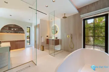 5 bedroom House for Sale in Marbella-57721