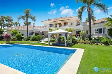 6 bedroom House for Sale in Nueva Andalucía-57801
