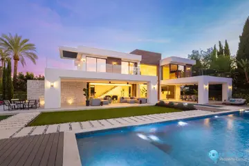 6 bedroom House for Sale in Nueva Andalucía