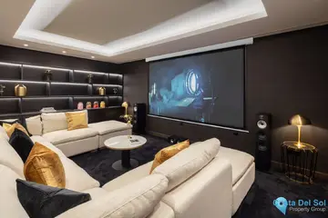 6 bedroom House for Sale in Nueva Andalucía-57923