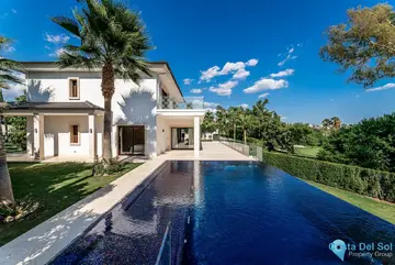 6 bedroom House for Sale in Nueva Andalucía-58047