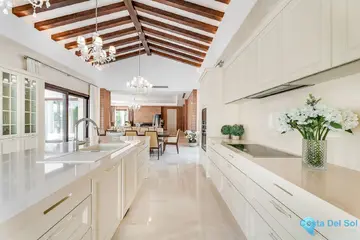 6 bedroom House for Sale in Nueva Andalucía-58048