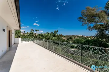 6 bedroom House for Sale in Nueva Andalucía-58051