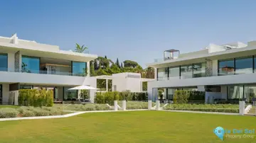 4 bedroom House for Sale in The Golden Mile-58110